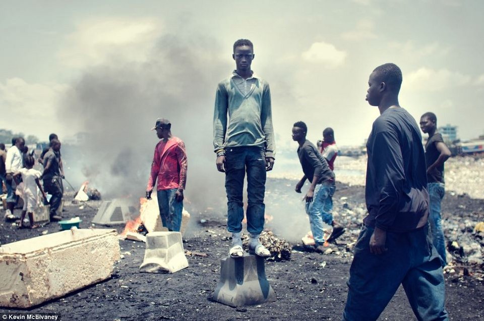 Οι νέες τεχνολογίες μάς αλλάζουν τη ζωή -Στη Γκάνα πεθαίνουν στον μεγαλύτερο σκουπιδότοπο ηλεκτρονικών συσκευών στον κόσμο [εικόνες]  | iefimerida.gr 7