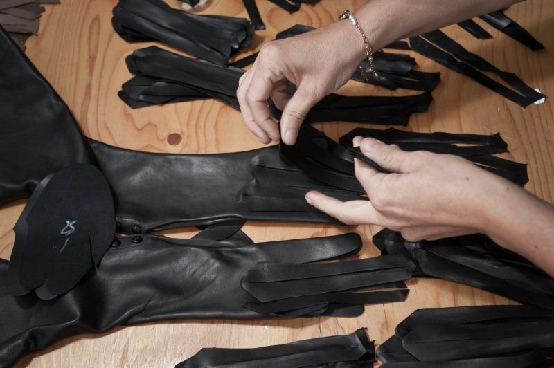 Τα γάντια της Μελάνια Τραμπ έγιναν στη Γαλλία -Τα «άκουσε» η επιχείρηση [εικόνες] | iefimerida.gr 4