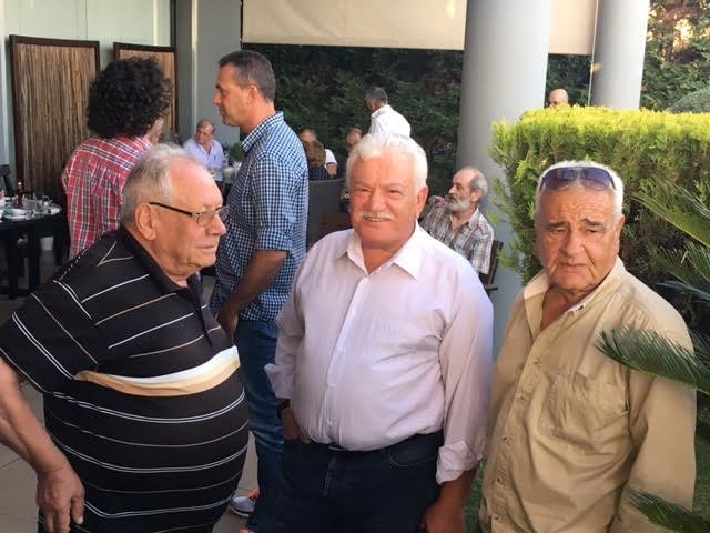 Εραναν τον Παπανδρέου με γαρύφαλλα και γαρδένιες στο Αγρίνιο! [εικόνες] | iefimerida.gr 8