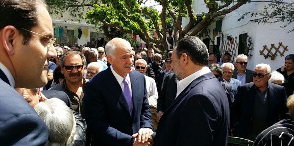 Aρχηγική εμφάνιση Παπανδρέου στην Κρήτη: «Πρόεδρε, βγες μπροστά, πιάσε πάλι το τιμόνι», του είπαν στα Ανώγεια [εικόνες&βίντεο] | iefimerida.gr 0