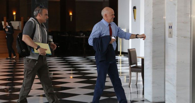 Οι μοναξιές του Γιώργου Παπανδρέου στο Ηράκλειο της Κρήτης [εικόνες]  | iefimerida.gr 0