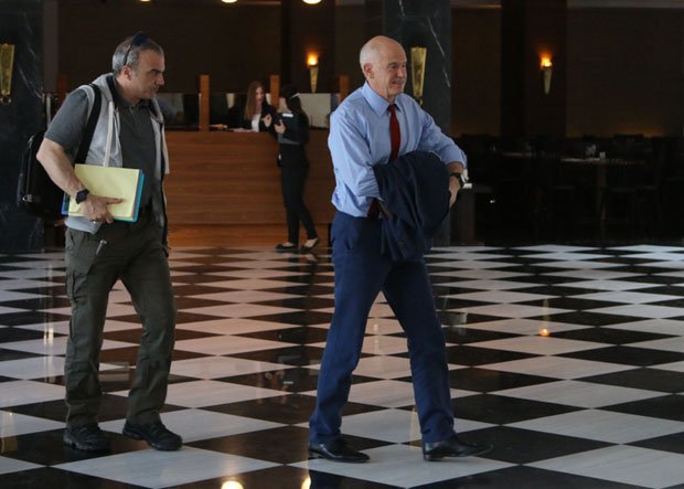 Οι μοναξιές του Γιώργου Παπανδρέου στο Ηράκλειο της Κρήτης [εικόνες]  | iefimerida.gr 1