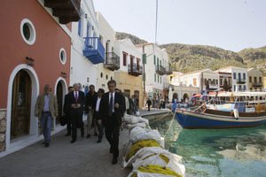 Τέσσερα χρόνια Μνημόνιο: H ιστορική «μαύρη μέρα» του Γιώργου Παπανδρέου από το Καστελόριζο [εικόνες] | iefimerida.gr 2