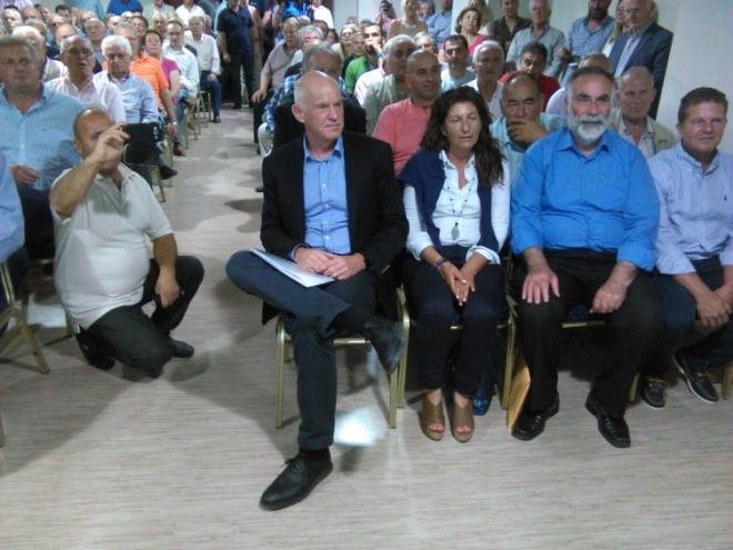 Εραναν τον Παπανδρέου με γαρύφαλλα και γαρδένιες στο Αγρίνιο! [εικόνες] | iefimerida.gr 7