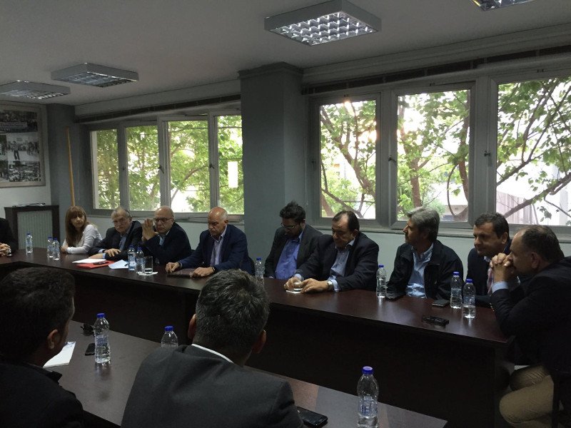 Ο Παπανδρέου άρχισε πάλι τις... περιοδείες: Επισκέφθηκε το Εργατικό Κέντρο Ελευσίνας [εικόνες] | iefimerida.gr 0