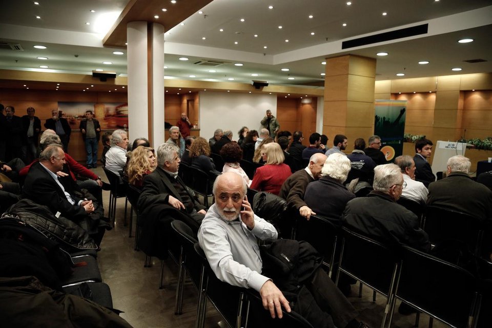 Οι υποστηρικτές του Γιώργου Παπανδρέου γέμισαν το Βελλίδειο [εικόνες] | iefimerida.gr 4