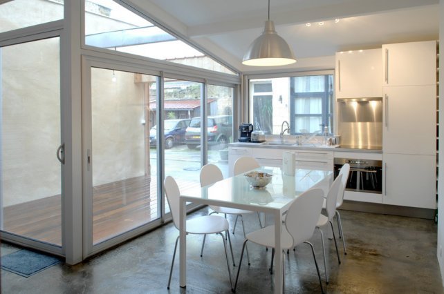 Το γκαράζ που έγινε σπίτι λόγω κρίσης [εικόνες] | iefimerida.gr 3