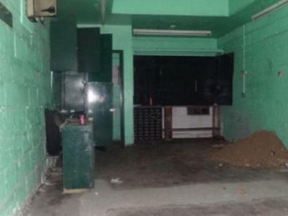 Κι όμως: Αυτό το άθλιο γκαράζ πουλήθηκε 450.000 ευρώ! [εικόνες] | iefimerida.gr 1