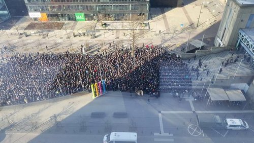 Βρυξέλλες: Χιλιάδες άνθρωποι στην ουρά για να πάρουν το τρένο [εικόνες] | iefimerida.gr 1