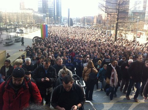 Βρυξέλλες: Χιλιάδες άνθρωποι στην ουρά για να πάρουν το τρένο [εικόνες] | iefimerida.gr 0