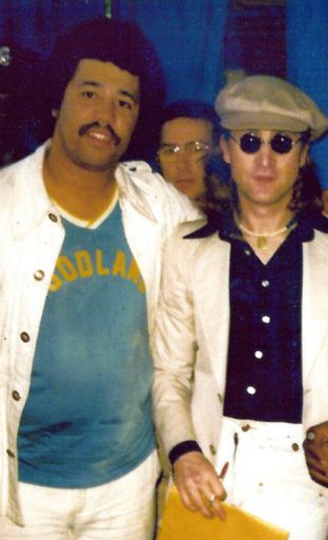 Ενας θεότρελος κυνηγός σταρ: Εχει φωτογραφηθεί με περισσότερες από 5.000 διασημότητες σε 50 χρόνια [εικόνες] | iefimerida.gr 3