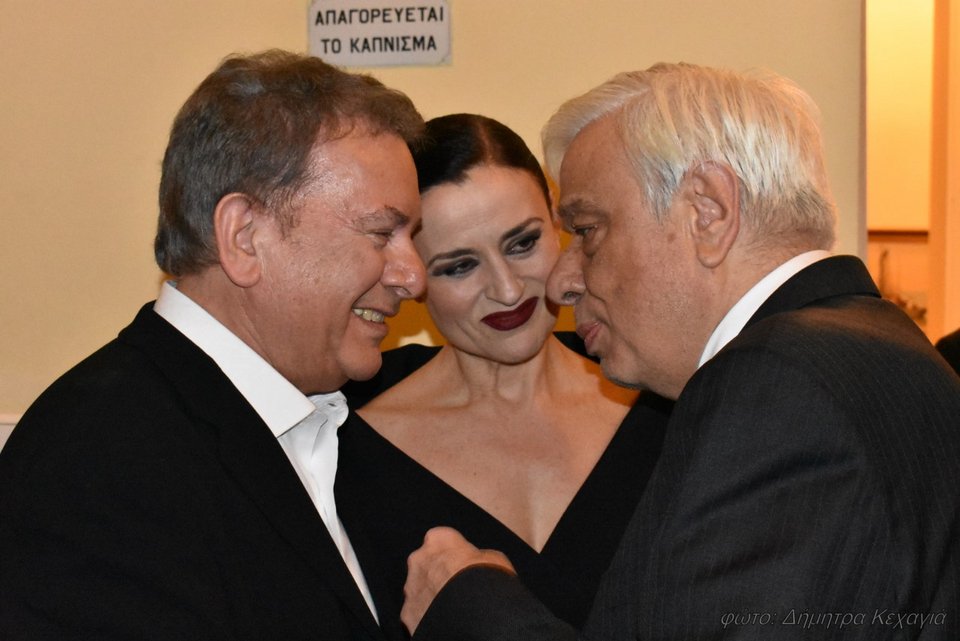 Ο Παυλόπουλος με την κόρη του σε μουσική παράσταση για τον Γκάτσο [εικόνες] | iefimerida.gr 3