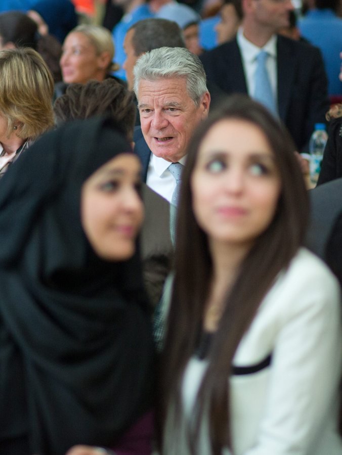 Ο Γκάουκ έφαγε με μουσουλμάνους -Μήνυμα κατά του φόβου, μετά από το μακελειό στο Ορλάντο [εικόνες] | iefimerida.gr 1