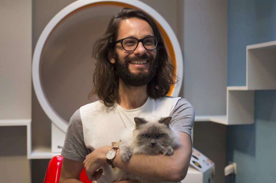 Γκοτιέ, 33 ετών, επάγγελμα ξενοδόχος για γάτες [εικόνες & βίντεο] | iefimerida.gr 0