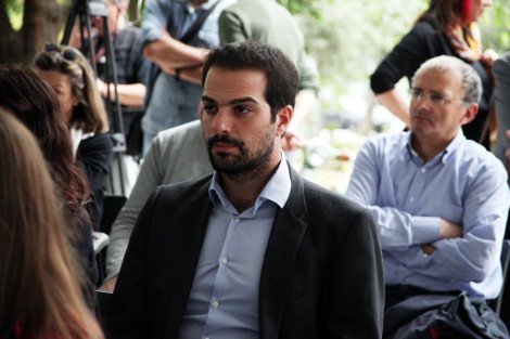 Οι προεκλογικοί πάγοι έλιωσαν: Θερμή χειραψία Καμίνη-Σακελλαρίδη με φόντο τη Γιορτή Βιβλίου [εικόνες] | iefimerida.gr 5