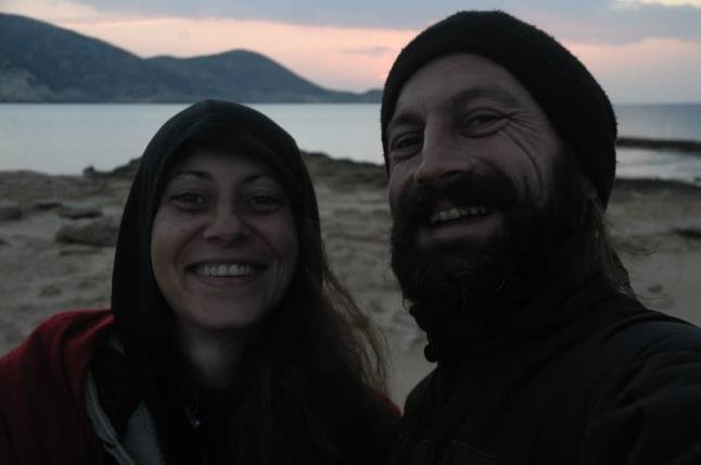 Ενα ζευγάρι που το λένε ευτυχία -Οι δυο ερωτευμένοι που «μετανάστευσαν» στη Γαύδο και συγκινούν πάντα το διαδίκτυο [εικόνες] | iefimerida.gr 2