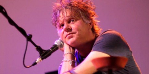 Πέθανε ξαφνικά γνωστός Βρετανός τραγουδιστής [εικόνες] | iefimerida.gr 1