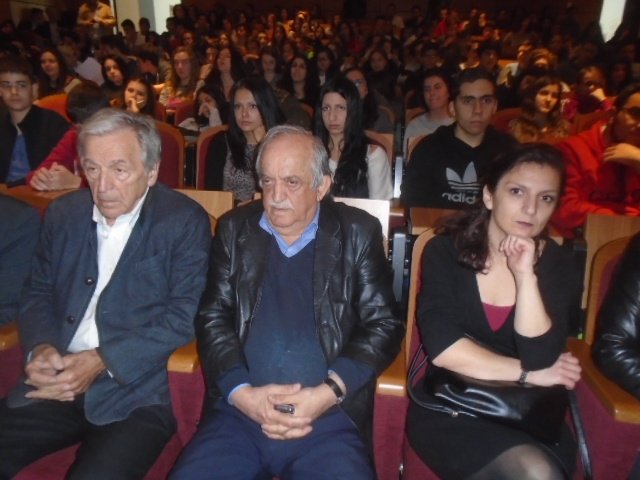  Κώστας Γαβράς από την Κοζάνη: «Ξέρω πόσο δύσκολη είναι η κατάσταση στην Ελλάδα» [εικόνες&βίντεο] | iefimerida.gr 0