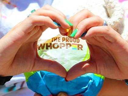 Σε τι διαφέρει ένα γκέι χάμπουργκερ από τα υπόλοιπα [βίντεο] | iefimerida.gr 2