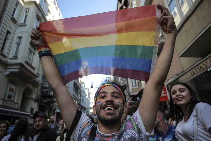 Τουρκία: Gay Pride στην Κωνσταντινούπολη παρά την απαγόρευση των αρχών [εικόνες] | iefimerida.gr 3