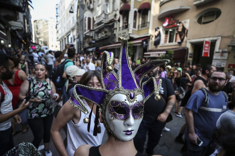 Τουρκία: Gay Pride στην Κωνσταντινούπολη παρά την απαγόρευση των αρχών [εικόνες] | iefimerida.gr 2