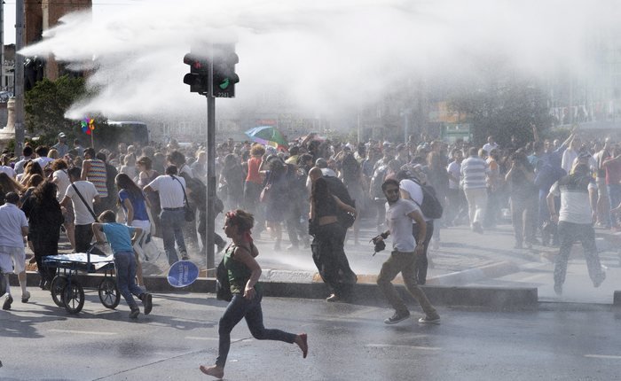 Χαμός στην Κωνσταντινούπολη -Βίαιη καταστολή του Gay Pride [εικόνες] | iefimerida.gr 0