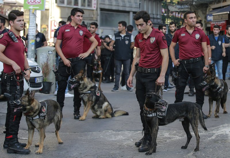 Τουρκία: Gay Pride στην Κωνσταντινούπολη παρά την απαγόρευση των αρχών [εικόνες] | iefimerida.gr 1