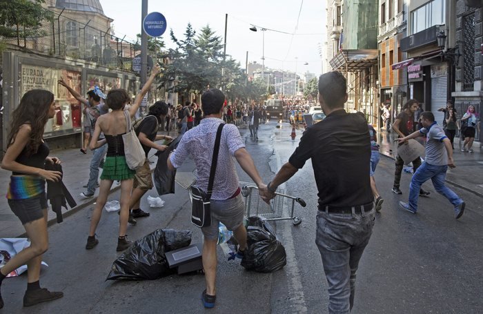Χαμός στην Κωνσταντινούπολη -Βίαιη καταστολή του Gay Pride [εικόνες] | iefimerida.gr 4