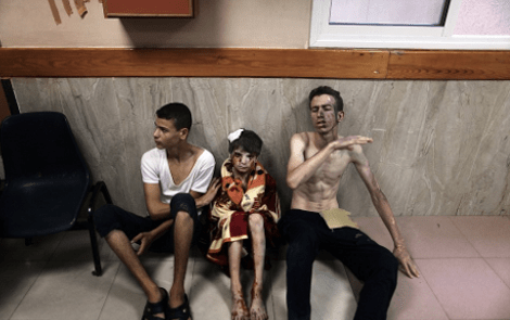 Αλλόφρονες άμαχοι Παλαιστίνιοι εγκαταλείπουν τα σπίτια τους -Εικόνες φρίκης στα νοσοκομεία της Γάζας [εικόνες] | iefimerida.gr 4