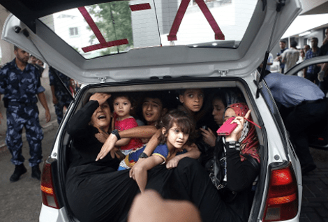 Αλλόφρονες άμαχοι Παλαιστίνιοι εγκαταλείπουν τα σπίτια τους -Εικόνες φρίκης στα νοσοκομεία της Γάζας [εικόνες] | iefimerida.gr 5