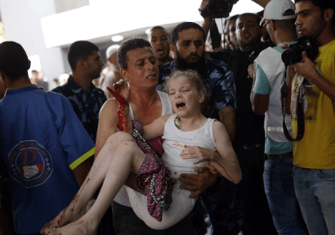 Αλλόφρονες άμαχοι Παλαιστίνιοι εγκαταλείπουν τα σπίτια τους -Εικόνες φρίκης στα νοσοκομεία της Γάζας [εικόνες] | iefimerida.gr 7