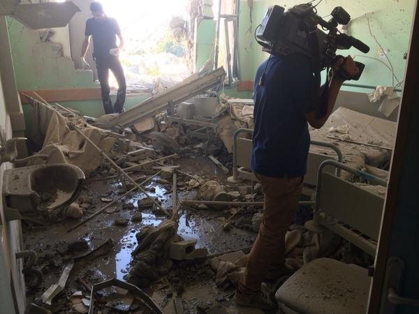 Το Ισραήλ χτύπησε με οβίδες νοσοκομείο στη Γάζα -Οι γιατροί κάνουν επεμβάσεις με το φως από την οθόνη του κινητού [εικόνες] | iefimerida.gr 1