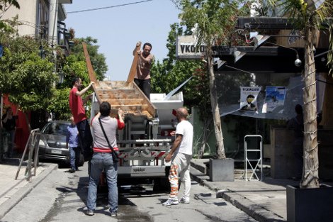 Επιχείρηση-σκούπα του δήμου Αθηναίων για παράνομες κατασκευές στο Γκάζι [εικόνες] | iefimerida.gr 0