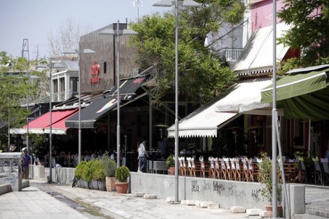 Επιχείρηση-σκούπα του δήμου Αθηναίων για παράνομες κατασκευές στο Γκάζι [εικόνες] | iefimerida.gr 2