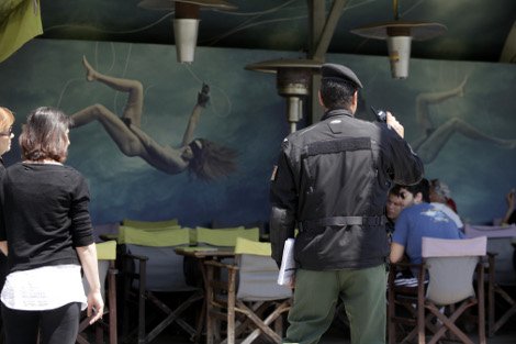 Επιχείρηση-σκούπα του δήμου Αθηναίων για παράνομες κατασκευές στο Γκάζι [εικόνες] | iefimerida.gr 3