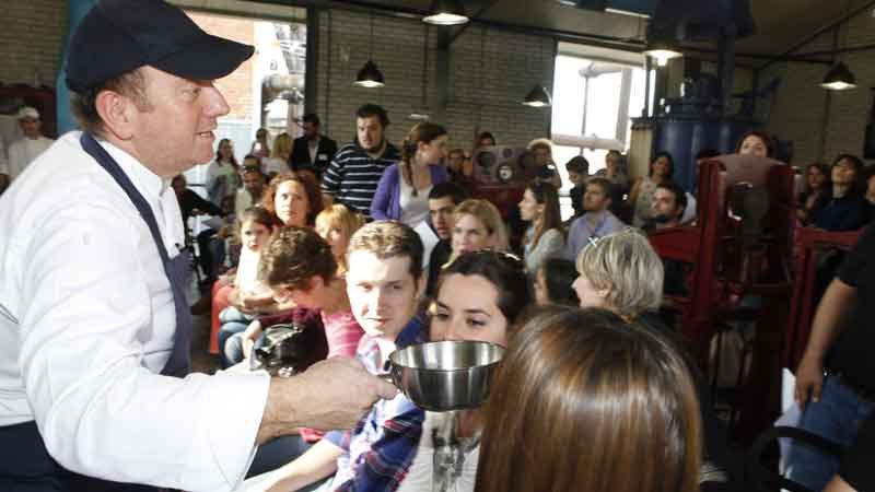 Δωρεάν λιχουδιές γκουρμέ από μεγάλους σεφ και προϊόντα σε διήμερη γιορτή στο Γκάζι [εικόνες] | iefimerida.gr 7