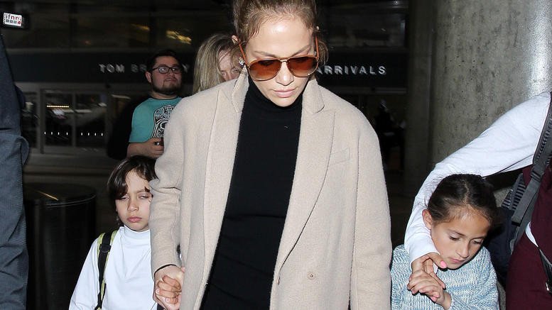 Πόσο δύσκολο είναι να έχεις μητέρα την Τζένιφερ Λόπεζ - Τα ταλαιπωρημένα δίδυμα [εικόνες]  | iefimerida.gr 0