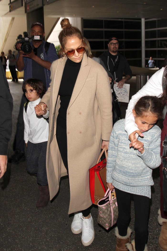 Πόσο δύσκολο είναι να έχεις μητέρα την Τζένιφερ Λόπεζ - Τα ταλαιπωρημένα δίδυμα [εικόνες]  | iefimerida.gr 2