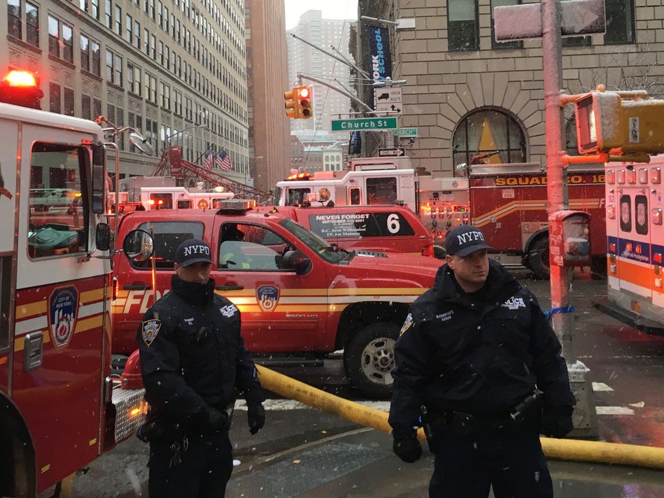 Επεσε γερανός στη Νέα Υόρκη: Ενας νεκρός, δυο σοβαρά τραυματίες [εικόνες & βίντεο]  | iefimerida.gr 4