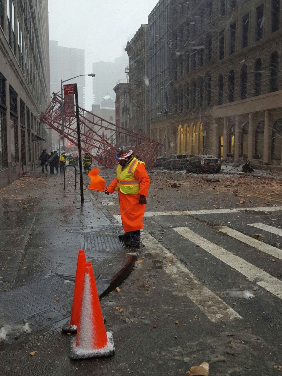 Επεσε γερανός στη Νέα Υόρκη: Ενας νεκρός, δυο σοβαρά τραυματίες [εικόνες & βίντεο]  | iefimerida.gr 5