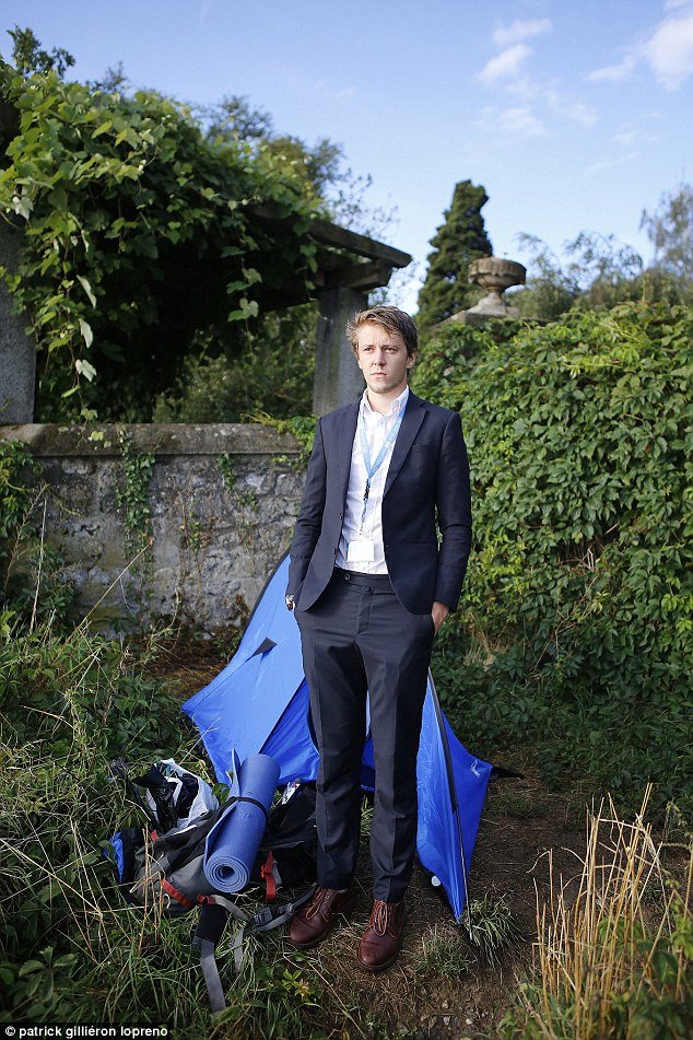 Σάλος στη Γενεύη: Ασκούμενος του ΟΗΕ κοιμόταν σε σκηνή -Δεν είχε να πληρώσει το ενοίκιο [εικόνες] | iefimerida.gr 2