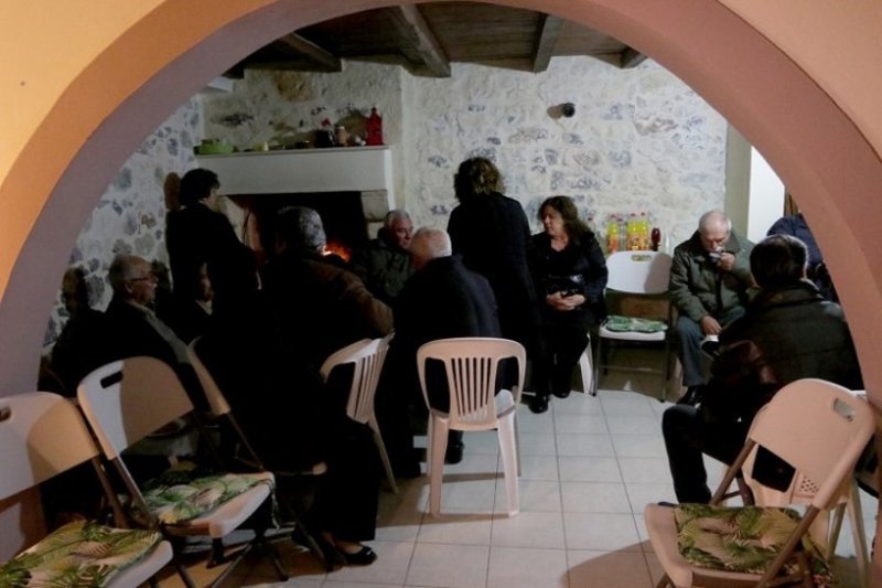 Σήμερα το τελευταίο αντίο στον Ευγένιο Γκέραρντ -Σε λαϊκό προσκύνημα η σορός του [εικόνες] | iefimerida.gr 3