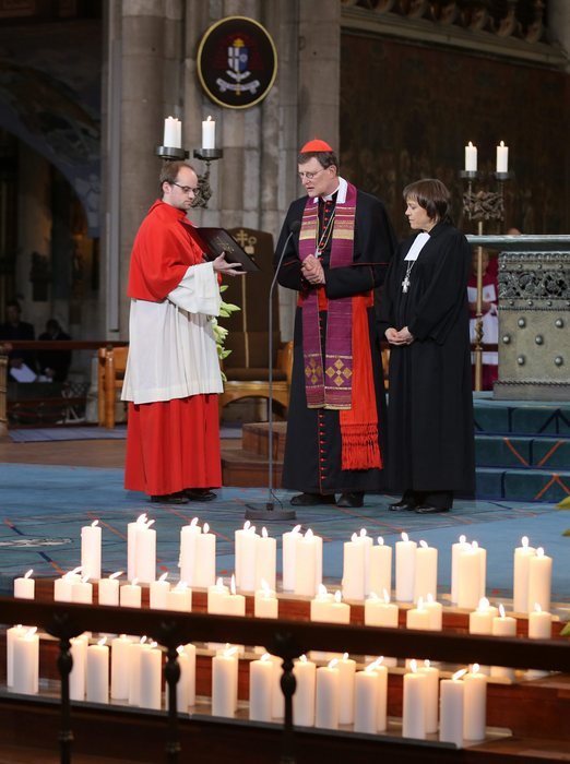 Η Ανγκελα Μέρκελ στο μνημόσυνο για τα θύματα της πτήσης της Germanwings  [εικόνες] | iefimerida.gr 5