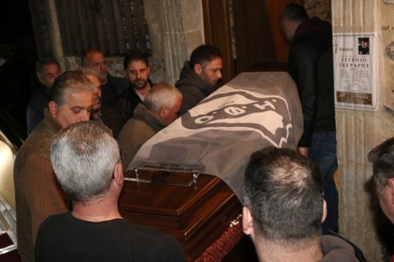 Σήμερα το τελευταίο αντίο στον Ευγένιο Γκέραρντ -Σε λαϊκό προσκύνημα η σορός του [εικόνες] | iefimerida.gr 2