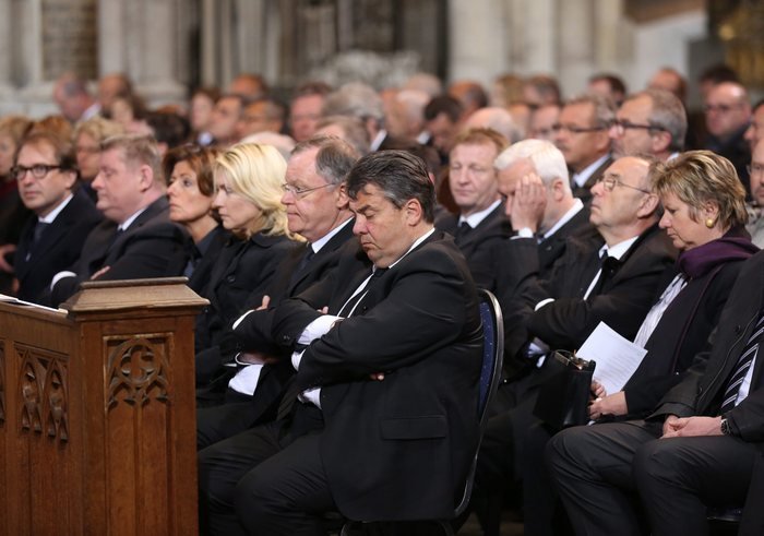 Η Ανγκελα Μέρκελ στο μνημόσυνο για τα θύματα της πτήσης της Germanwings  [εικόνες] | iefimerida.gr 2