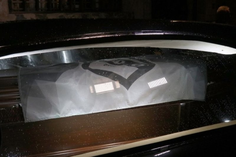 Σήμερα το τελευταίο αντίο στον Ευγένιο Γκέραρντ -Σε λαϊκό προσκύνημα η σορός του [εικόνες] | iefimerida.gr 1