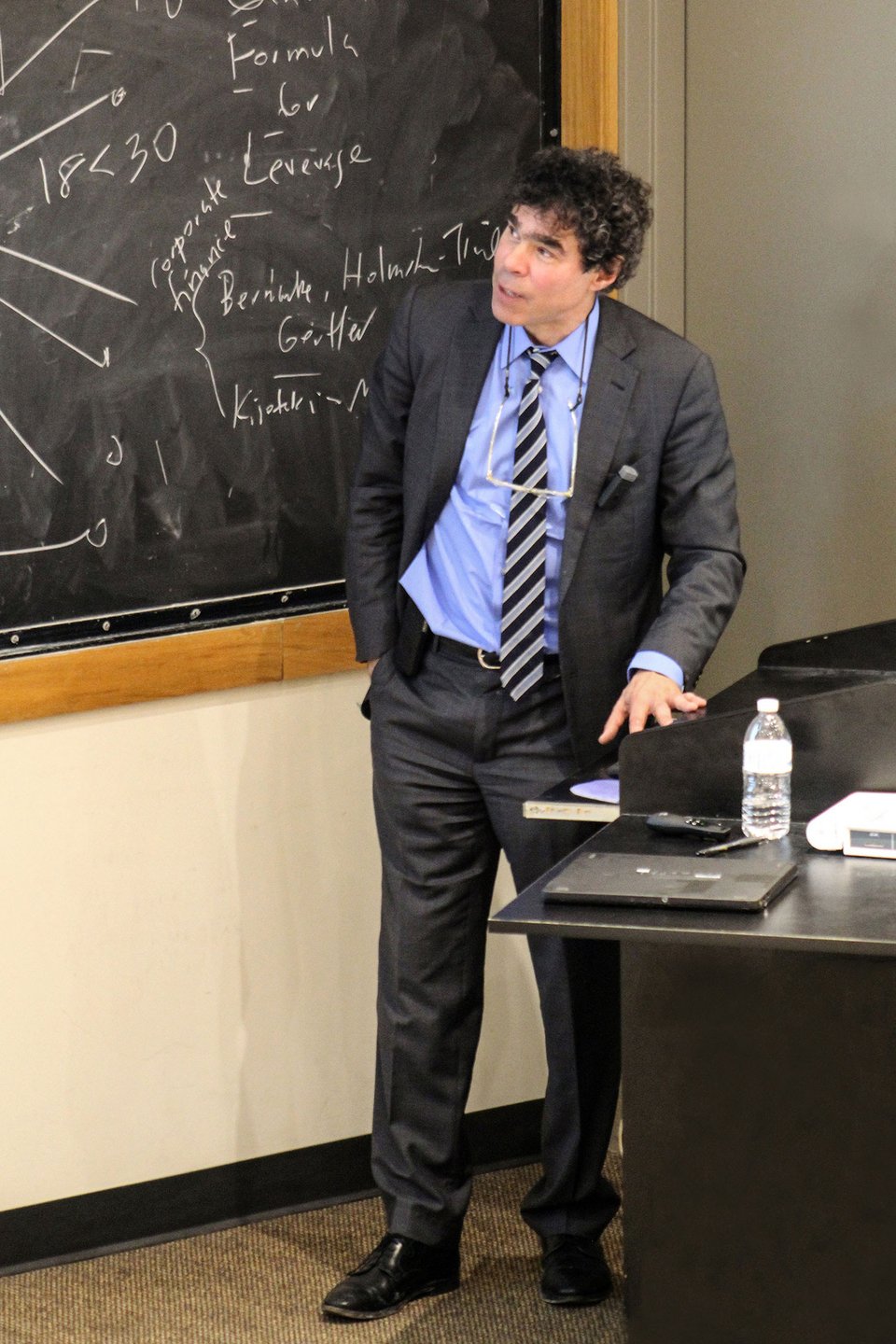 Ενας νέος οικονομολόγος στο ΥΠΟΙΚ -Κι αυτός ειδικός στη θεωρία παιγνίων! [εικόνες] | iefimerida.gr 2