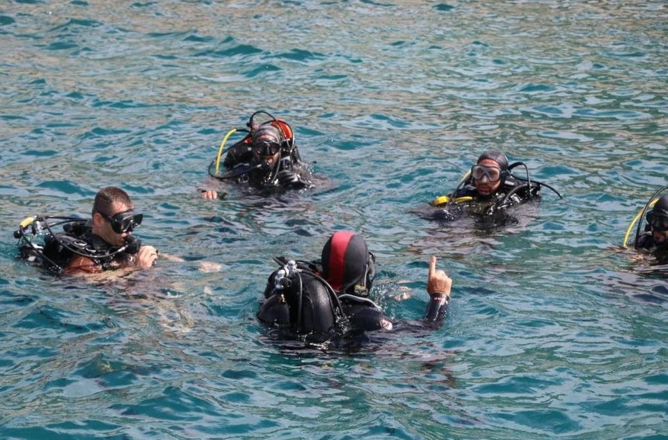 Ο αρχηγός ΓΕΕΘΑ ξανά σε δράση -Επεσε από Σινούκ, βούτηξε με βατραχανθρώπους [εικόνες] | iefimerida.gr 1