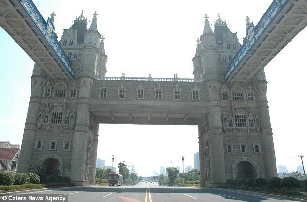 Oι Κινέζοι «έκλεψαν» τη Γέφυρα του Λονδίνου [εικόνες] | iefimerida.gr 1