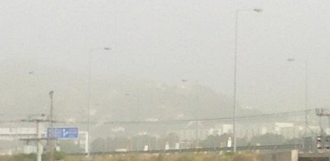 Η αφρικανική σκόνη «εξαφάνισε» τη γέφυρα Ρίου Αντιρρίου - «Χάθηκε» στο σύννεφο [εικόνες] | iefimerida.gr 1